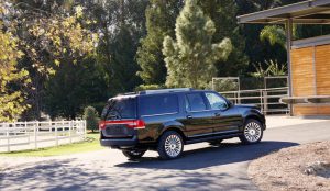15LincolnNavigator_10_HR