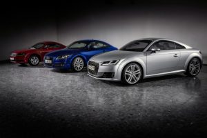 Dr. Ing Ullrich Hackenberg, Vorstand Audi, Führt den neuen AUDI TT3 vor, zusammen in der Historie mit TT1 und TT2, im Interview mit Der Autozeitung AZ / Red. Koerdt