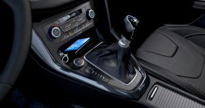 NewFordFocus_int_ManualGearshift_05