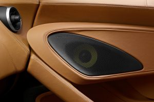 570S_Blade_Silver_Shot_18_HR