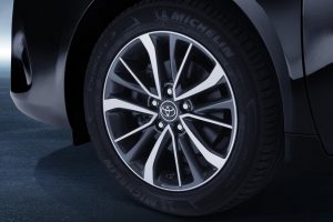 2015-ToyotaAvensis-16