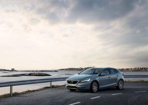 175935_Volvo_V40_T4_Momentum_Location_3_4_Front