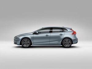175950_Volvo_V40_T4_Momentum_Studio_Profile