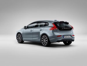175956_Volvo_V40_T4_Momentum_Studio_3_4_Rear