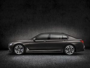 P90208694_highRes_bmw-m760li-xdrive-ex