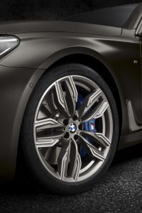 P90208698_highRes_bmw-m760li-xdrive-ex