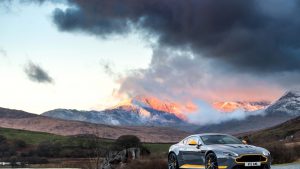 2017-aston-martin-vantage (11)