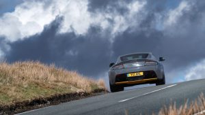 2017-aston-martin-vantage (14)