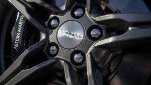 2017-aston-martin-vantage (4)