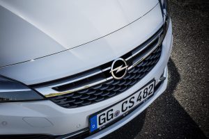 2016-opel-astra-adaptive-cruise-control-4