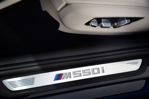 p90244776_highres_the-new-bmw-m550i-xd
