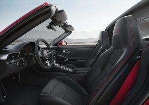 2018-Porsche-911-GTS-15