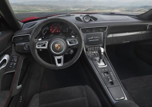 2018-Porsche-911-GTS-8
