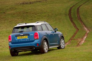 P90245956_highRes_mini-cooper-s-countr