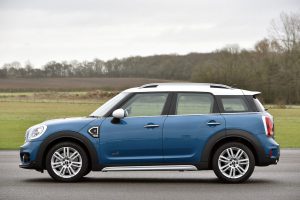 P90246021_highRes_mini-cooper-s-countr