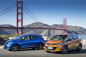 Eye-catchers: The new Opel Ampera-e and the Golden Gate Bridge.