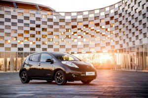2017-nissan-leaf-black-edition-10