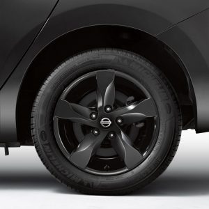 2017-nissan-leaf-black-edition-9