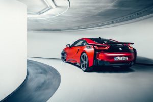 BMW i8 by AC Schnitzer Parkhaus fahrend hinten_72