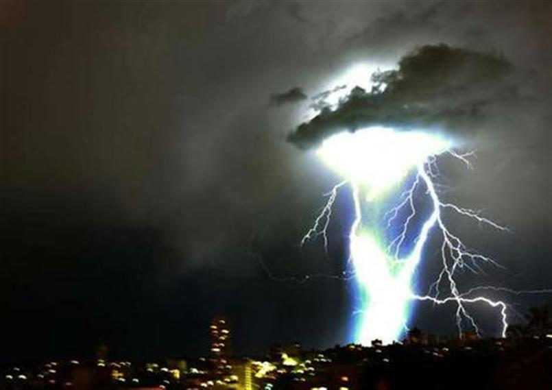 Lightning Strike Drops Tree On Top Of Car - 02