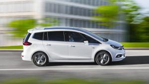 opel-vauxhall-zafira-tourer-2017-13