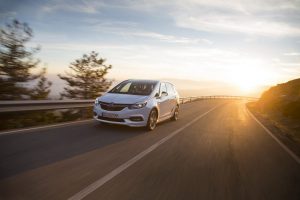 opel-vauxhall-zafira-tourer-2017-8