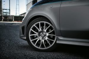 2017-abarth-695-rivale-6