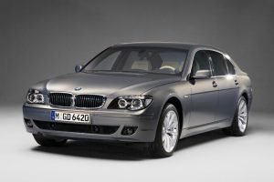 Der-BMW-7er-sendete-2001-Schockwellen-in-die-Designwelt-algk