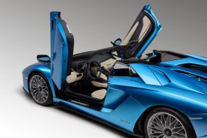 2018-lamborghini-aventador-s-roadster-5