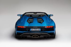 2018-lamborghini-aventador-s-roadster-8