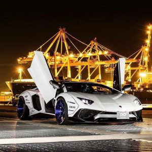 Liberty-Walk-Lamborghini-Aventador-1
