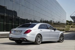 Mercedes-Benz-S560e-1