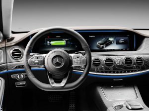 Mercedes-Benz-S560e-6