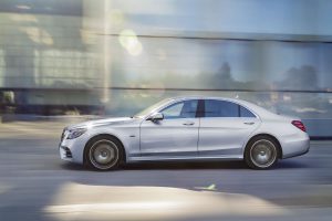 Mercedes-Benz-S560e-8