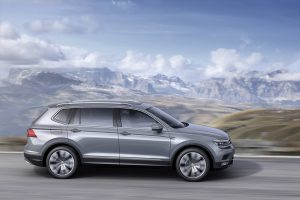 2017-VWTiguan-Allspace-03