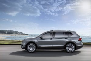 2017-VWTiguan-Allspace-04