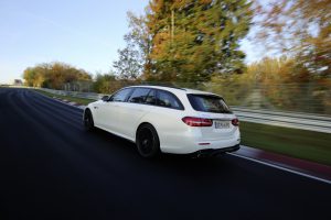 In 7.45,19 Minuten um den Nürburgring: Mercedes-AMG E 63 S 4MATIC+ T-Modell: Schnellster Kombi auf der Nordschleife