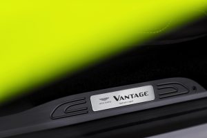 AstonMartin_Vantage_19