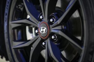 2019-Hyundai-Veloster-11