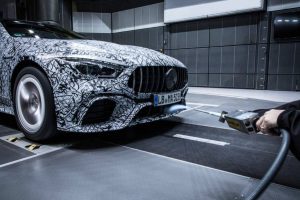 2019-mercedes-amg-gt4-teasers-3