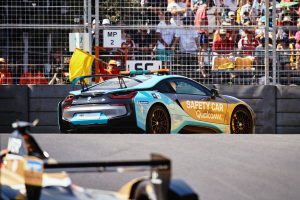 bmw-i8-safety-car-16