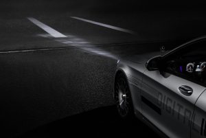 Weltpremiere in der Mercedes-Maybach S-Klasse: DIGITAL LIGHT: Das Licht der Zukunft kommt auf die Straße