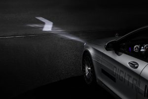 Weltpremiere in der Mercedes-Maybach S-Klasse: DIGITAL LIGHT: Das Licht der Zukunft kommt auf die Straße