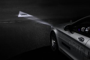Weltpremiere in der Mercedes-Maybach S-Klasse: DIGITAL LIGHT: Das Licht der Zukunft kommt auf die Straße