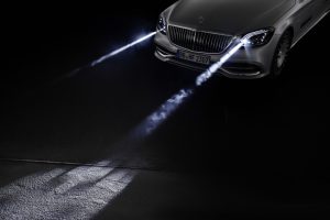 Weltpremiere in der Mercedes-Maybach S-Klasse: DIGITAL LIGHT: Das Licht der Zukunft kommt auf die Straße