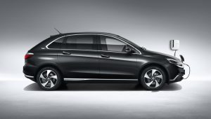 2018-daimler-byd-denza-500-ev-china-4