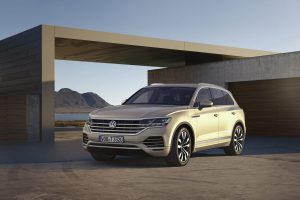2019-VW-Touareg-02
