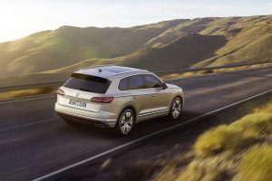 2019-VW-Touareg-08