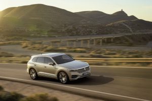 2019-VW-Touareg-09