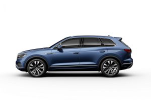 2019-VW-Touareg-30